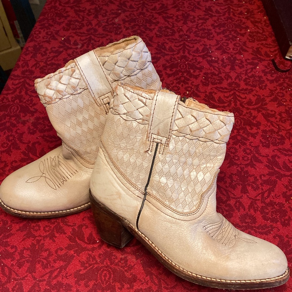 Benchmade short cowboy style boots.